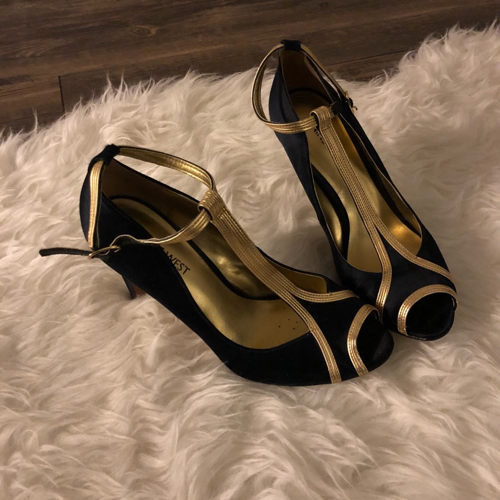 **SOLD** Nine West gold and black peep toe